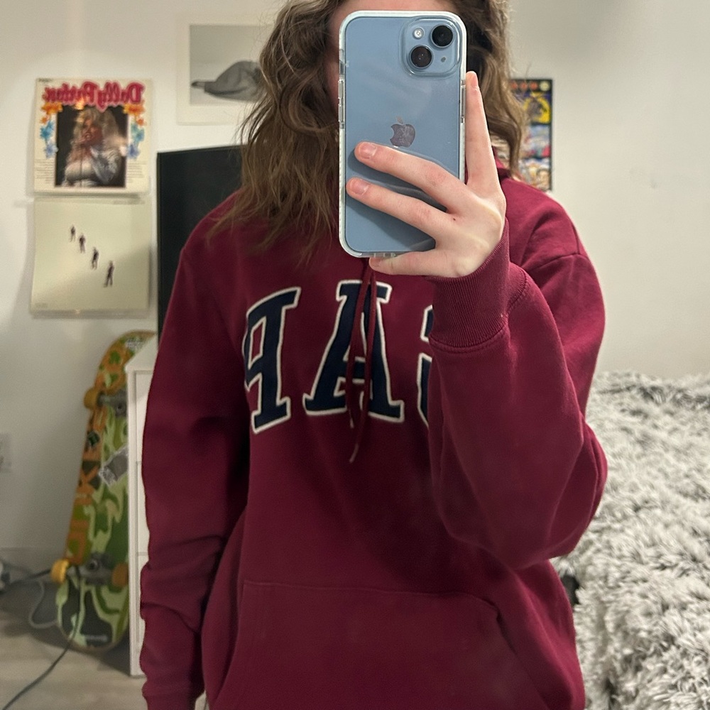 Gap sweater